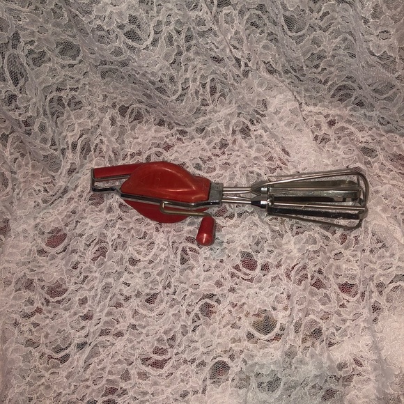 Vintage Red Handheld Egg Beater - Picture 6 of 7